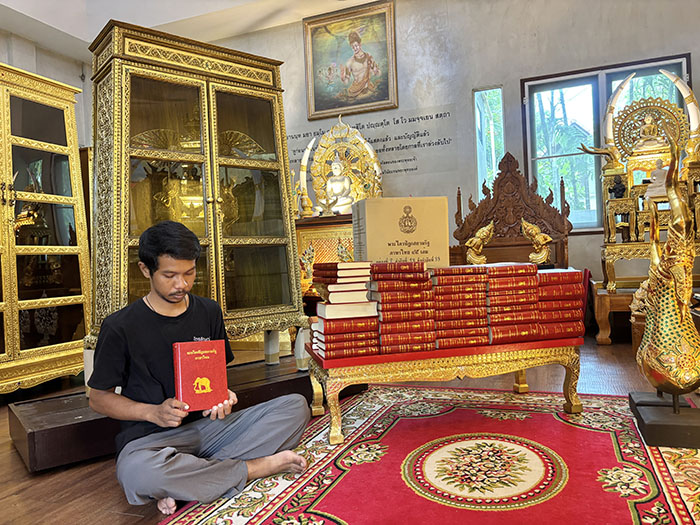ตู้พระไตรปิฎก จัดส่ง พร้อมกับ หนังสือพระไตรปิฎกสยามรัฐ ตู้พระไตรปิฎก จัดส่ง พร้อมกับ หนังสือพระไตรปิฎกสยามรัฐ
