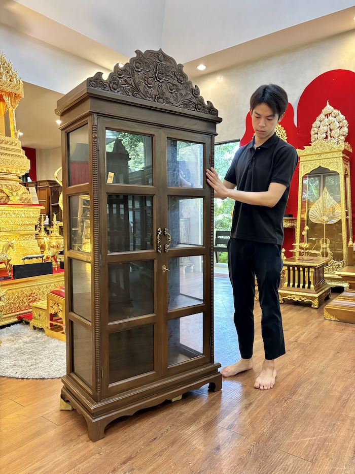 ตู้พระไตรปิฎกไม้สักสำหรับใส่พระไตรปิฎก 45 เล่มภาษาไทย ราคา 12000 บาท