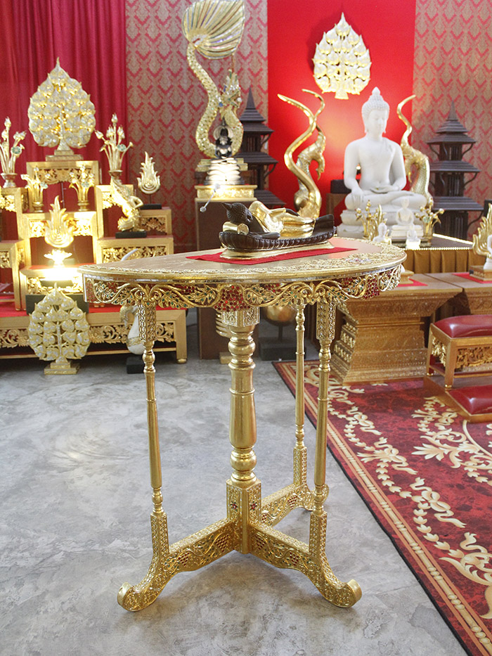 โต๊ะครึ่งวงกลม ไม้สัก ปิดทอง
ขาแชมเปญ ราคา 12,500 บาท