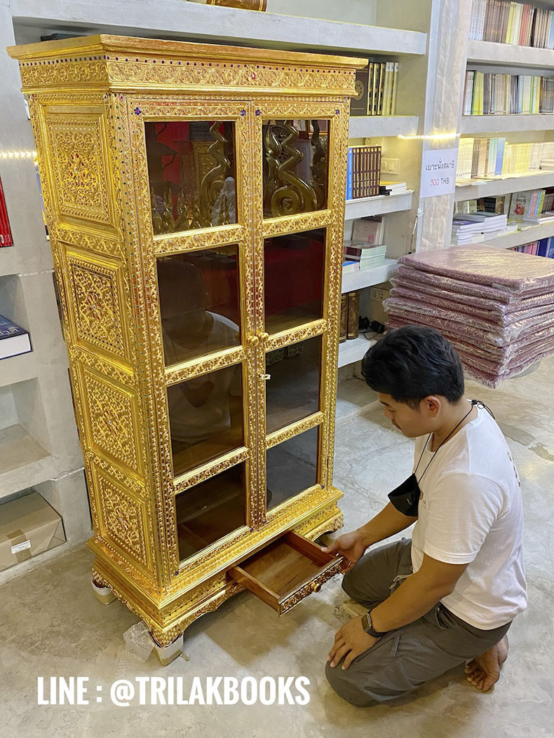 ตู้ไม้สักทั้งหลัง งานปิดทอง สำหรับ ใส่ หนังสือพระไตรปิฎก ภาษาไทย