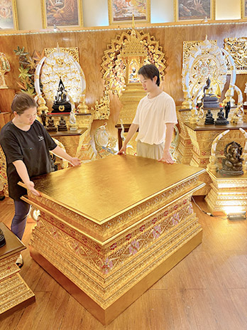 จัดส่ง ฐานพระไม้สักปิดทองขนาดใหญ่ ทั่วประเทศ