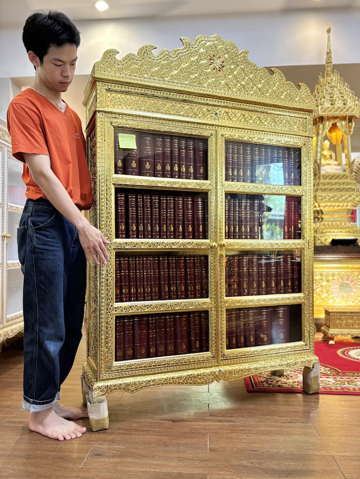 ตู้พระไตรปิฎกปิดจั่วลายทอง สำหรับ ใส่หนังสือพระไตรปิฎกไทย 91 เล่ม