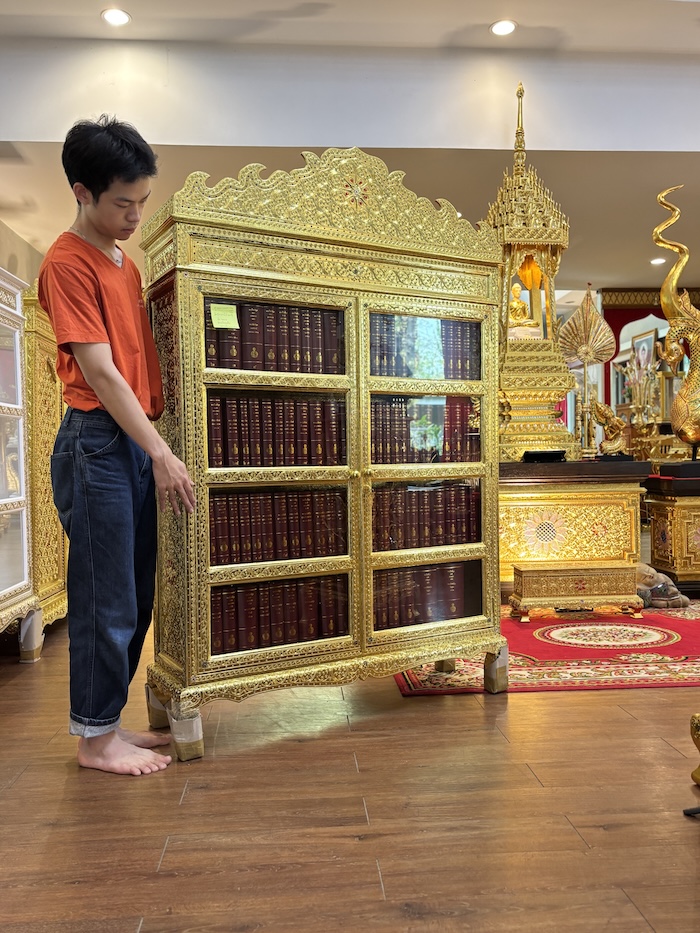 ตู้พระไตรปิฎกปิดจั่วลายทอง สำหรับ ใส่หนังสือพระไตรปิฎกไทย 91 เล่ม