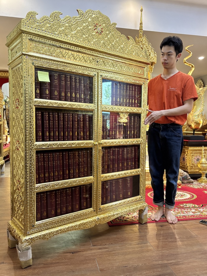 ตู้พระไตรปิฎกปิดจั่วลายทอง สำหรับ ใส่หนังสือพระไตรปิฎกไทย 91 เล่ม