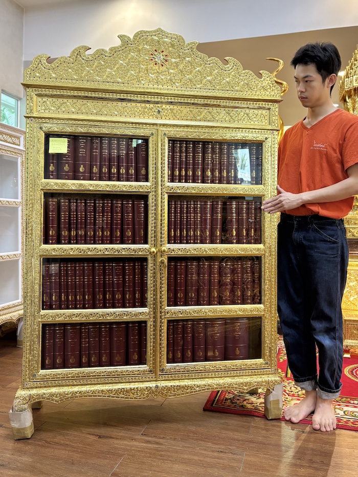 ตู้พระไตรปิฎกปิดจั่วลายทอง สำหรับ ใส่หนังสือพระไตรปิฎกไทย 91 เล่ม