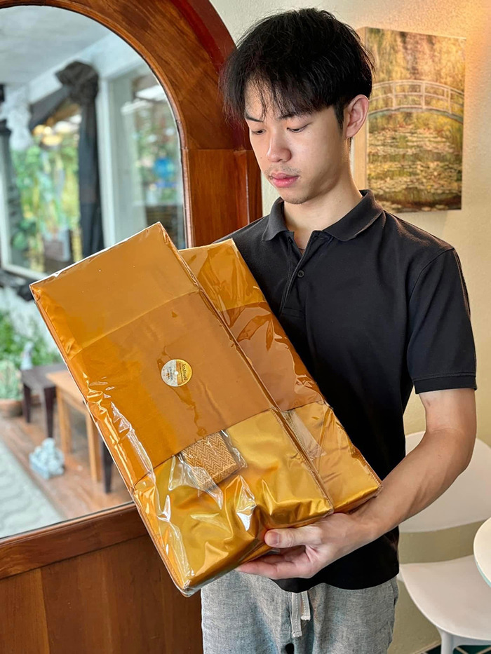 ผ้าไตรจีวร ครบชุด 7 ชิ้น งานปราณีต จัดส่งโดย ไตรลักษณ์ ศูนย์หนังสือพระพุทธศาสนา